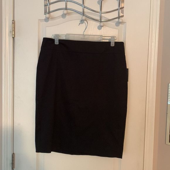 Lord and Taylor Black Pencil Skirt - Picture 3 of 4